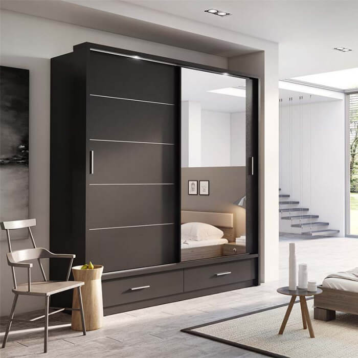 Elegant Sliding Wardrobe with Mirror