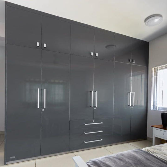 Stylish Wardrobe With Modern Look